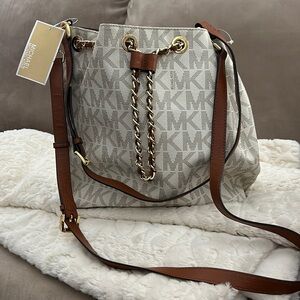 Michael Kors Bucket Bag with 2 straps